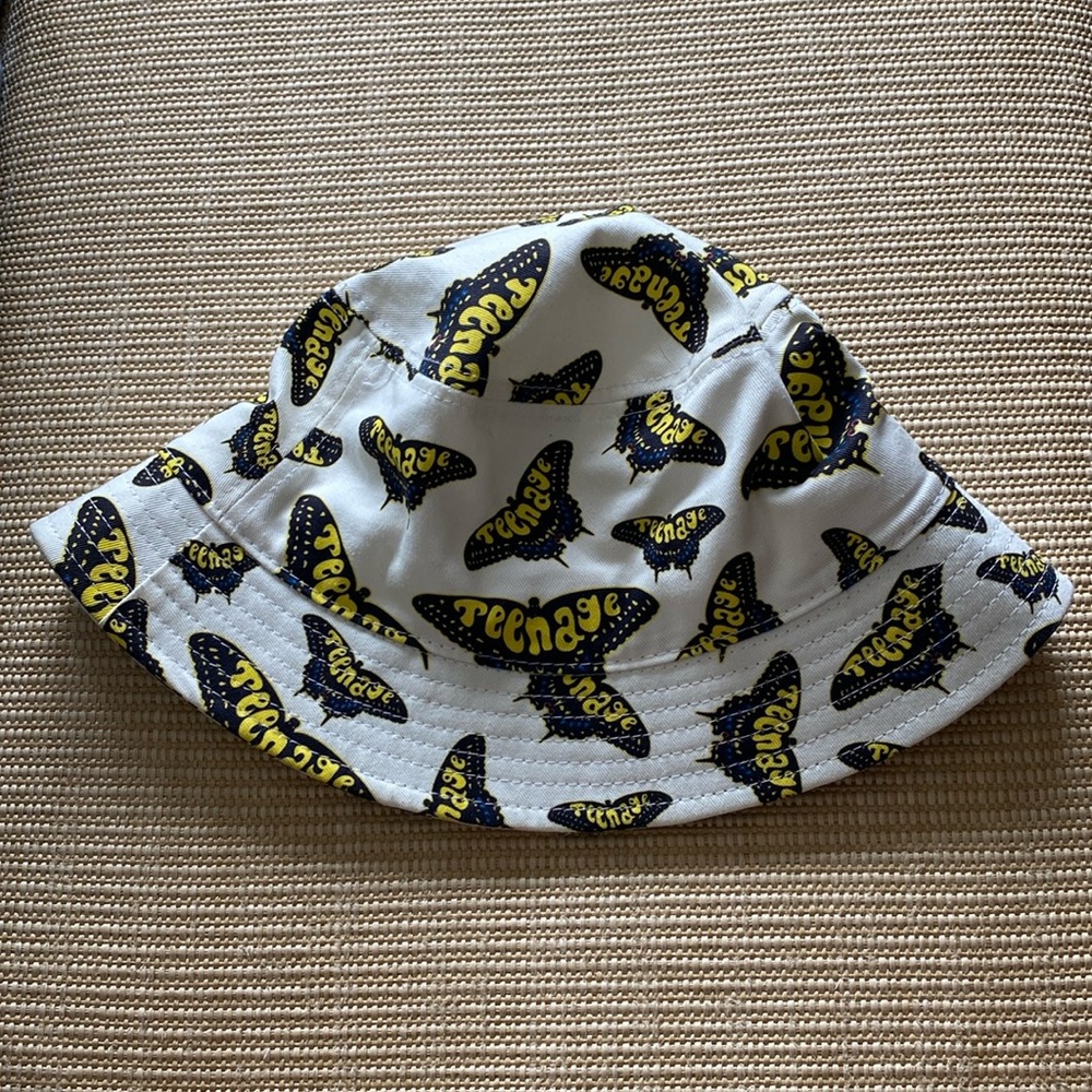 NWOT Teenage butterfly bucket hat (off white)